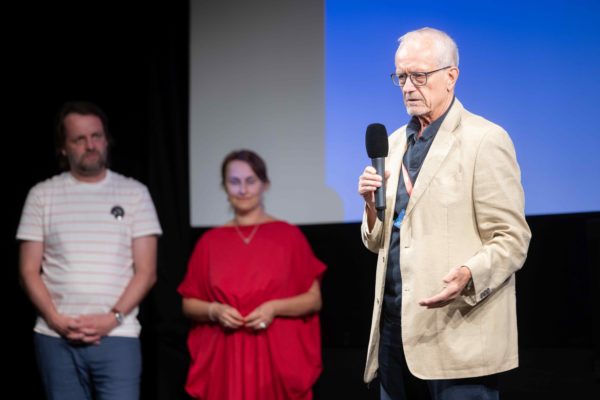 Předávání výroční ceny Asociace českých filmových klubů režisérovi Martinu Lutherovi na Letní filmové škole 2023 v Uherském Hradišti.
